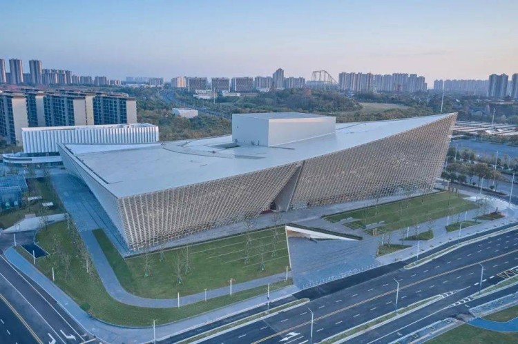 Exterior view of Nanchang Poly Grand Theatre with terracotta baguettes and louvers