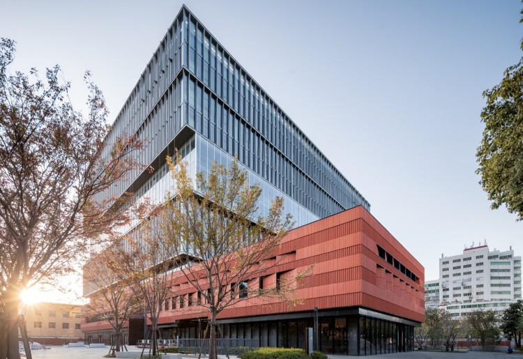 Full view of Xīn Mín Vanke Center’s architectural facade