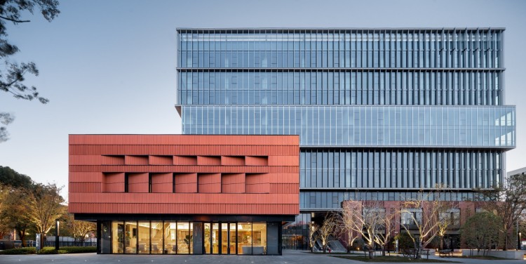 Close-up of LOPO Terracotta Cladding on Xīn Mín Vanke Center